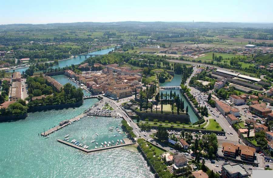 Appartamento La Madonnina Di Cathy Peschiera del Garda Exterior photo